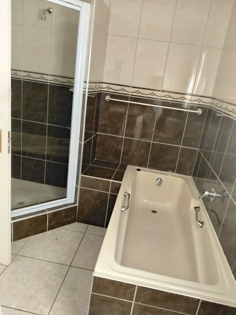 To Let 4 Bedroom Property for Rent in Reebok Western Cape